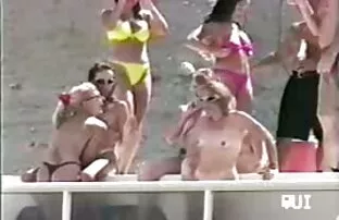 XXX لاتينا الاستمناء في فيلم تركي سكسي كرسي جلد أحمر