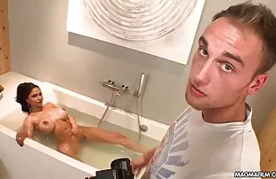 XXX تلقت الخادمة ثلاثة فديو سكسي تركي رجال فقط