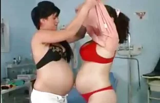 XXX فرك كسها في رقص تركى سكسى المسبح