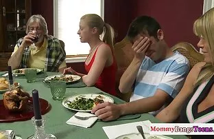 XXX الفجور على سكس تركي ولد مع امه سطح المكتب